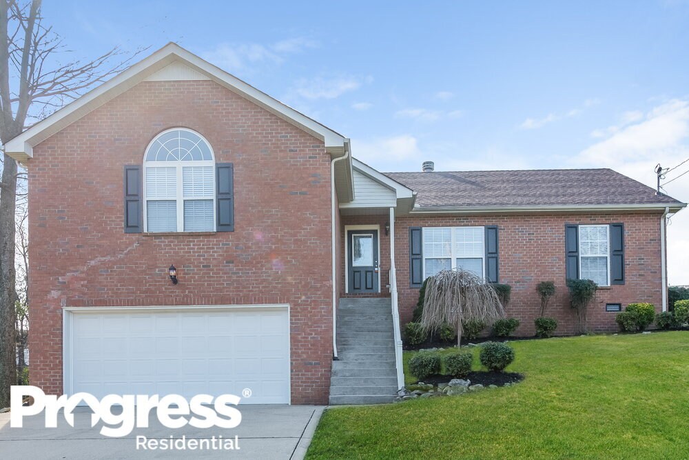 1047 Burnham Dr S, Hendersonville, TN 37075