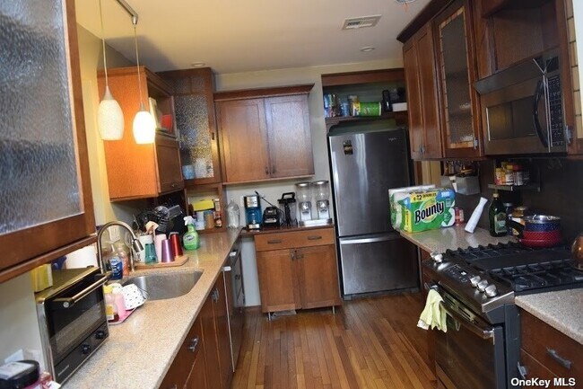 Foto del edificio - 72 Dawes Ave