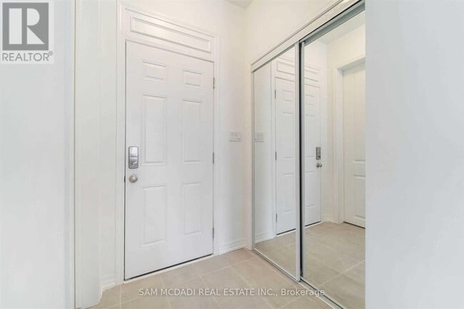 Building Photo - 70 Huguenot Rd