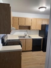 Building Photo - 102 Gardens Dr