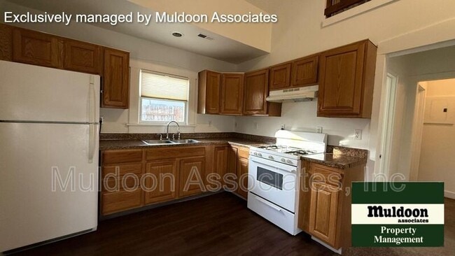 Building Photo - 1137 Van Buren St