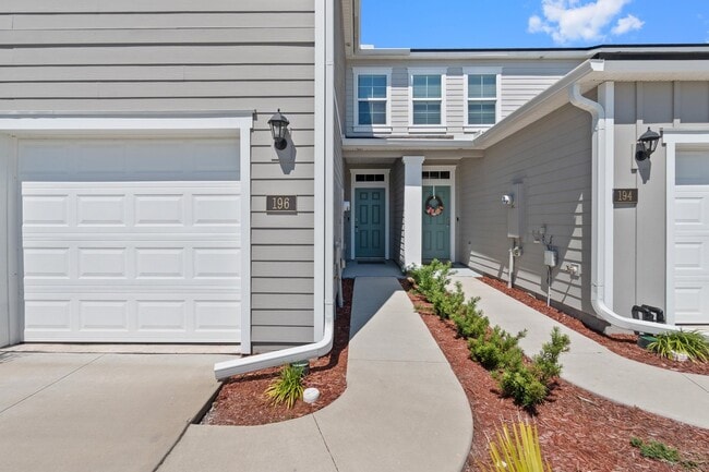 Building Photo - 196 Redbud Rd