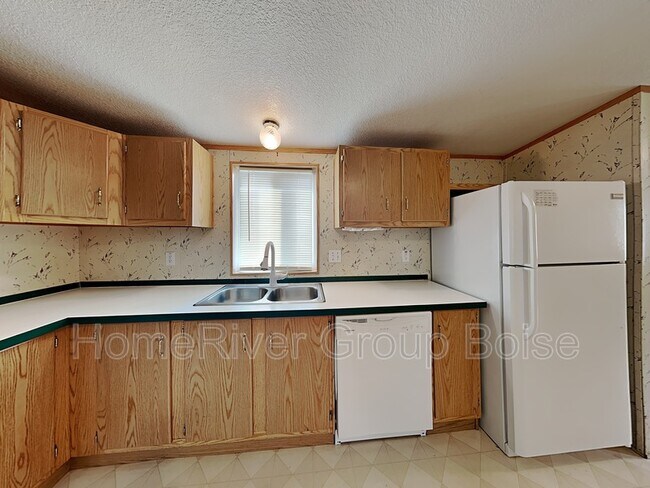 Building Photo - 418 E 51st St