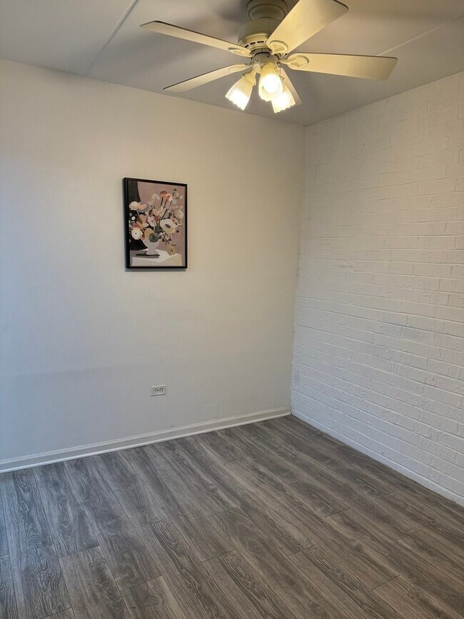 Foto del edificio - 138 E Bailey Rd