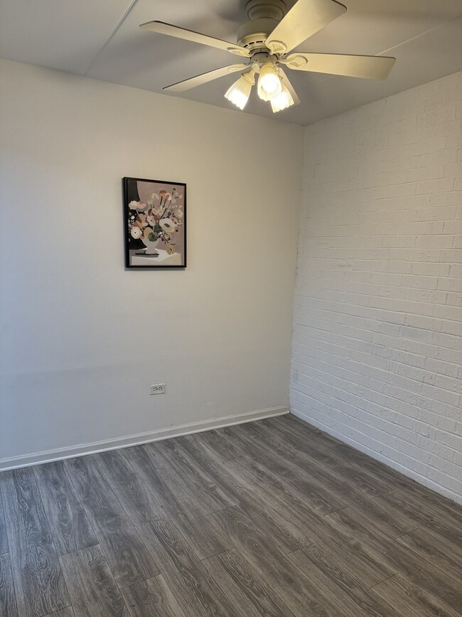 Building Photo - 138 E Bailey Rd