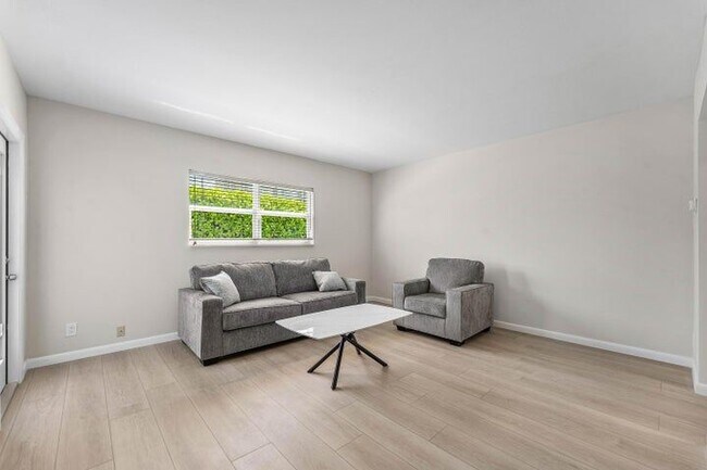 Foto del edificio - 1212 SE 2nd Ct