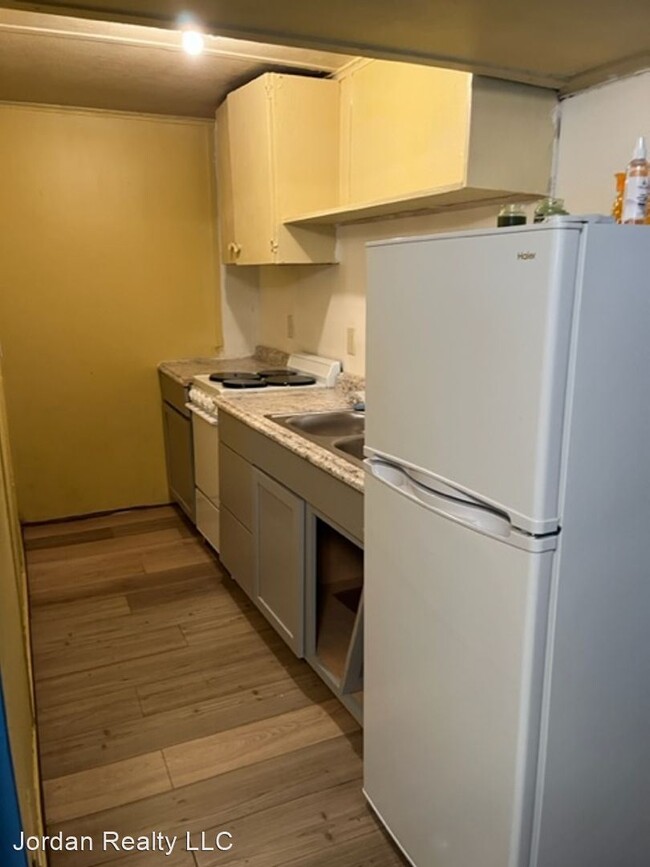 Building Photo - 1 br, 1 bath House - 50-2 Carolina Street