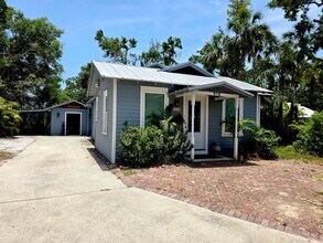 Building Photo - 818 Windsor Dr