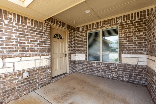 Building Photo - Beautiful Duplex in Shallowater