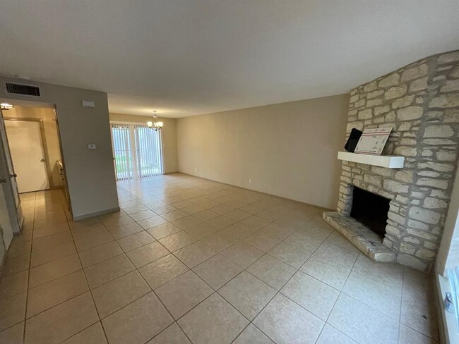 Building Photo - 617 Castle Ridge Rd