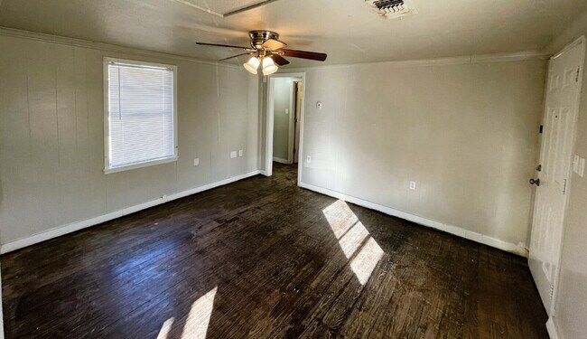 Foto del edificio - Spacious Home Featuring Two Living Areas!