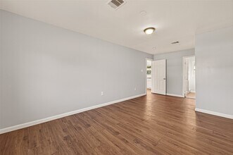 Building Photo - 6058 Glenhurst Dr