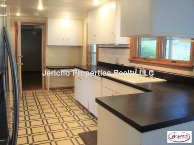 Building Photo - 2575 Bell Ct