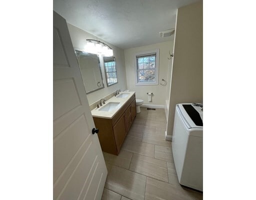 Building Photo - 26 Snell Ave