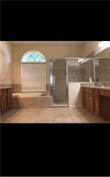 Building Photo - 4640 Royal Birkdale Way