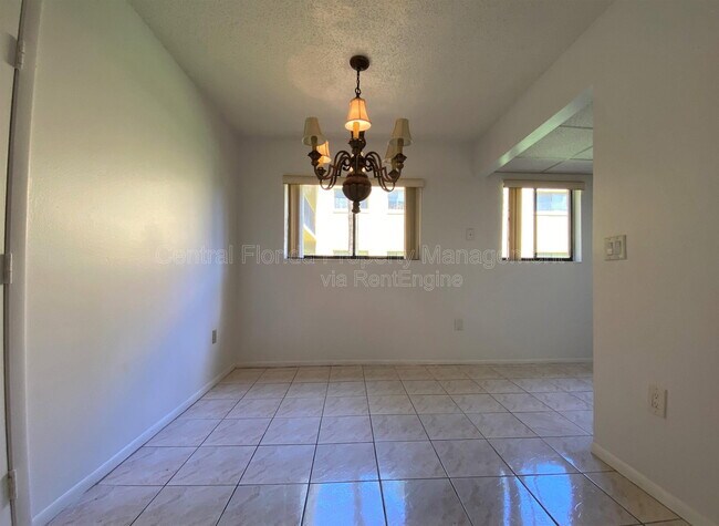 Building Photo - 2713 Oak Park Way