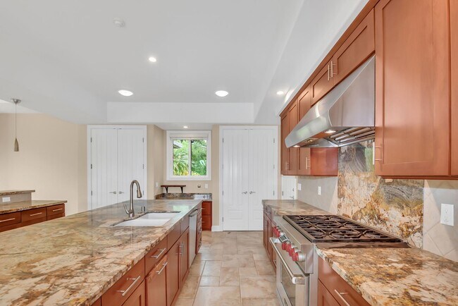 Foto del edificio - Ohai Estates 4 Bed 4.5 Bathroom Home Avail...
