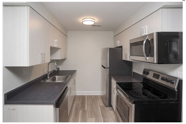 Foto del edificio - 615 W Charles St