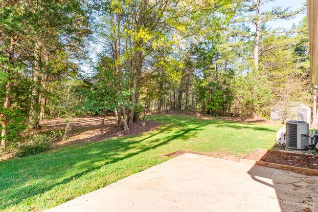 Building Photo - Ranch Home in great school district!