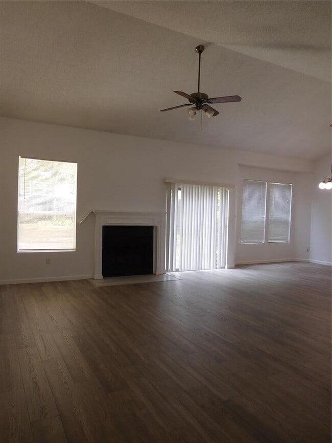 Building Photo - 2202 Quiet Wood Dr