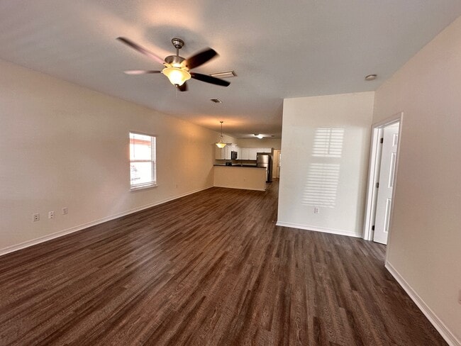 Foto del edificio - 1050 N County Hwy 393