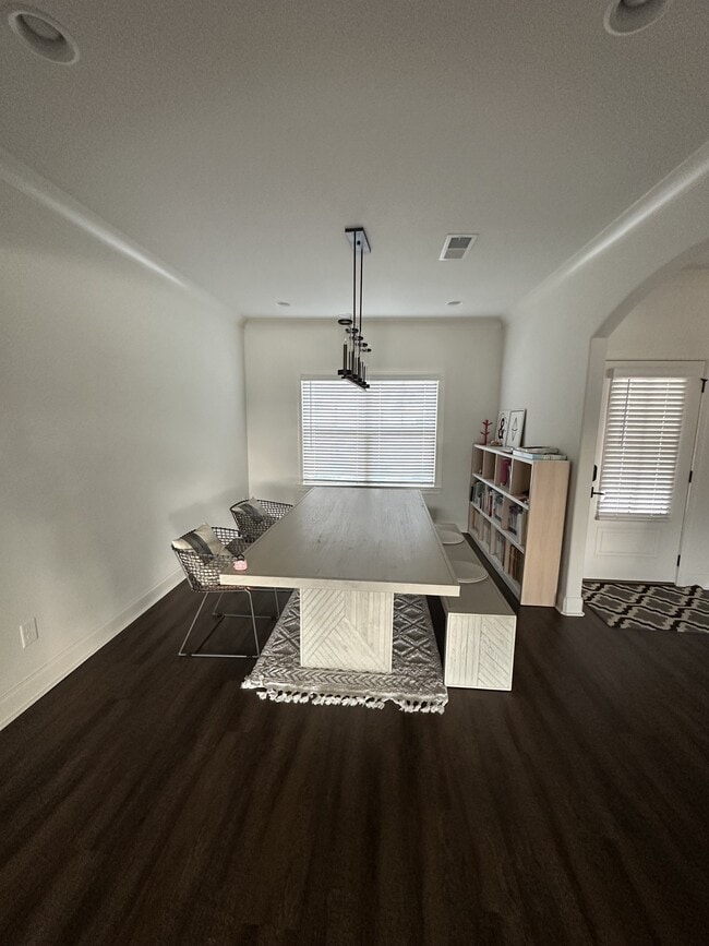 Building Photo - 2555 Farmville Lks Dr