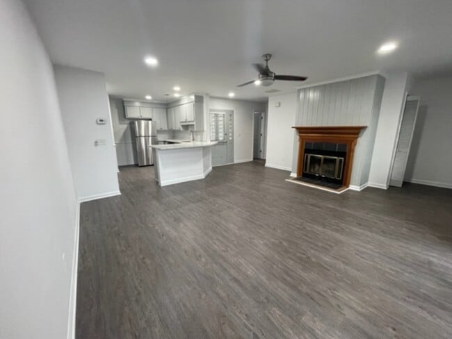 Foto del edificio - 1030 Marsh Ct Ln