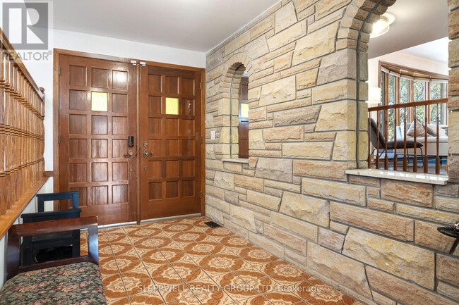 Building Photo - 1545 Prince of Wales Dr