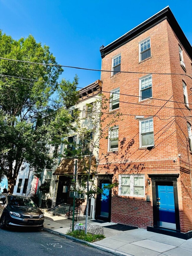 Building Photo - 421 S 17th St
