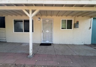 Building Photo - 622 S Kalmia St