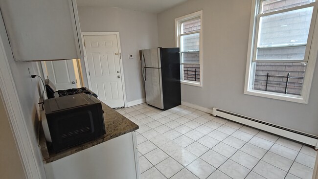 Building Photo - 166 Lexington Ave