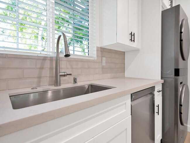 Foto del edificio - 16830 Killion St