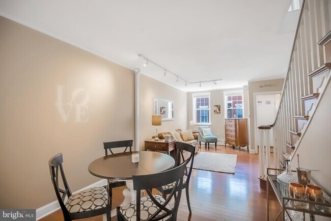 Building Photo - 1045 Mercy St