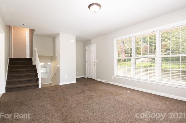 Foto del edificio - 3001 Spring Valley Rd