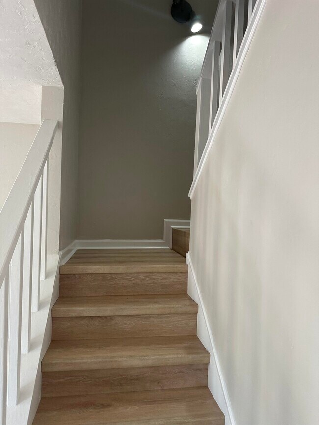 Foto del edificio - 2395 Claremont Ln