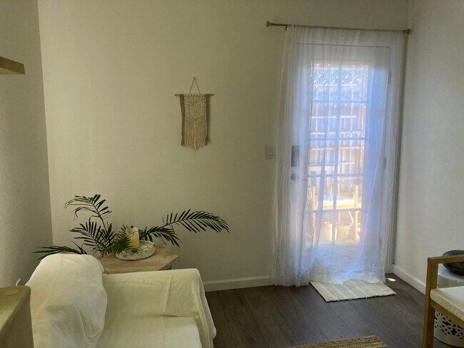 Foto del edificio - 1417-2 Bouret Dr