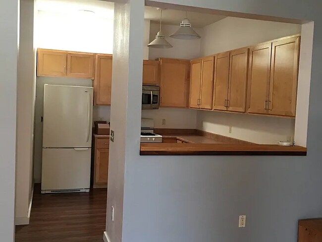 Building Photo - 1350 Yulupa Ave