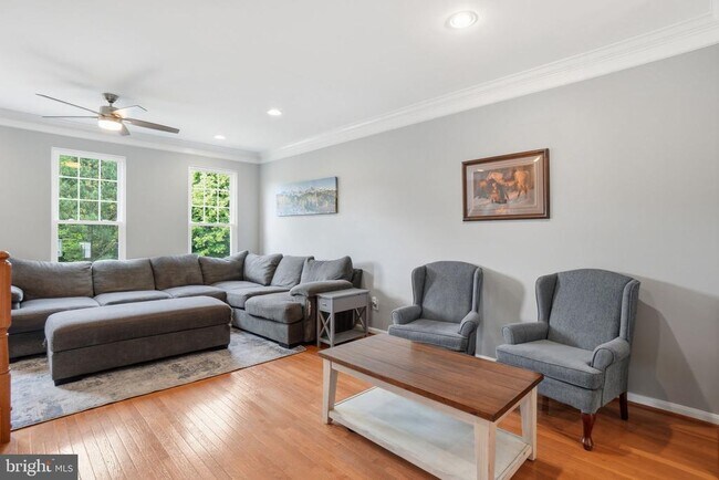 Foto del edificio - 8133 Dove Cottage Ct