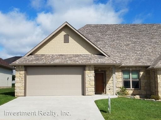 Primary Photo - 311-313 Pebblestone Ln