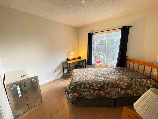 Foto del edificio - 8031 Montara Ave