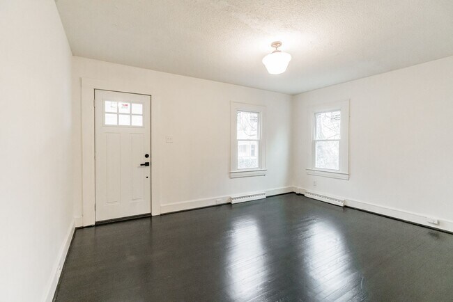 Foto del edificio - BRAND NEW RENOVATED HOME!