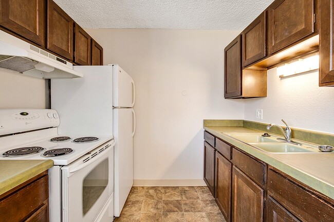 Building Photo - Greenway Apartments