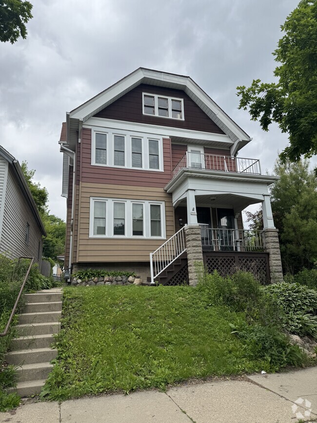 Building Photo - 2551 N Fratney St
