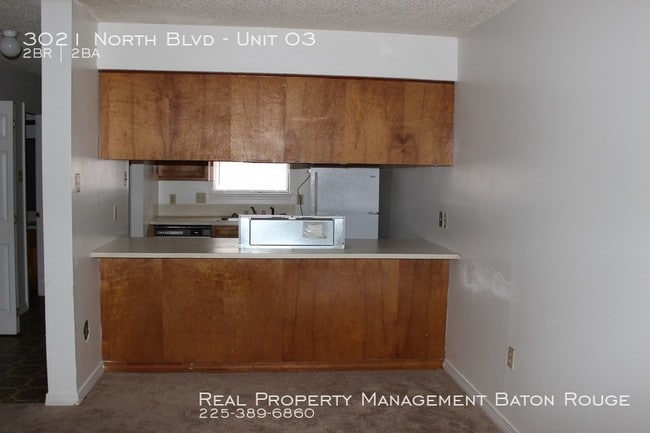 Building Photo - Apartment on North Blvd
