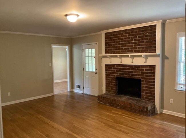 Building Photo - 680 Foxcroft Cir SE