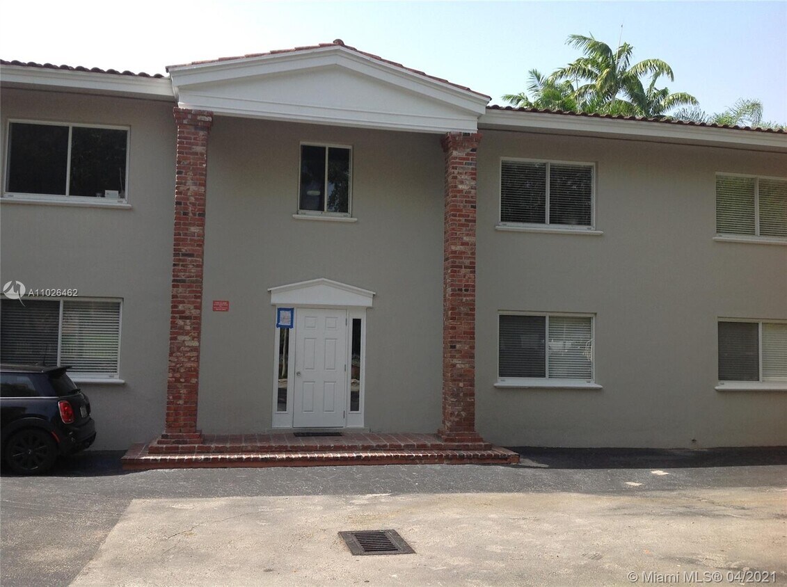 1 Edgewater Dr Unit 102, Coral Gables, FL 33133 Condo for Rent in