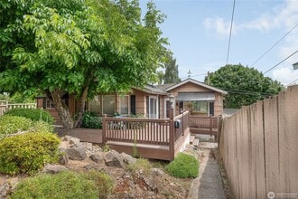 Building Photo - 3242 36th Ave W