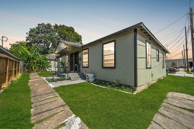 Photo - 3705 Bremond St House