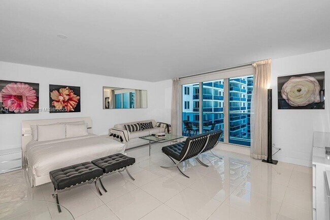 Building Photo - 2301 Collins Ave