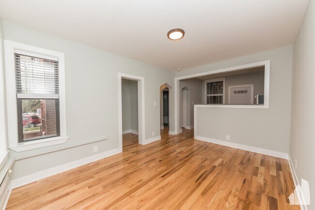 Building Photo - 4447 N Wolcott Ave